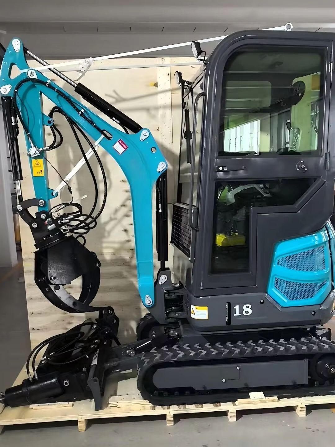 1.8 Ton Mini Excavator with At - Farming Pump For Agriculture recension och pris
